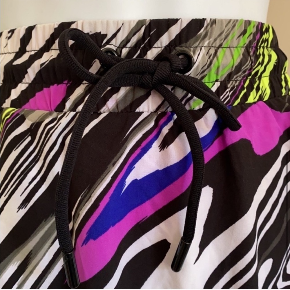 4/$20✨Fabletics Multicolor Striped Skorts - Picture 6 of 9